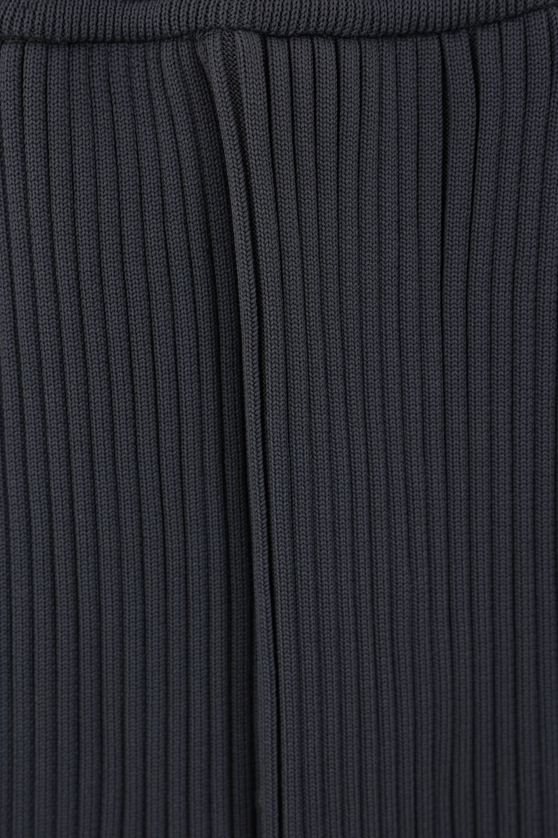 Fluted Tapered pants in ribbed recycled tecnical knit