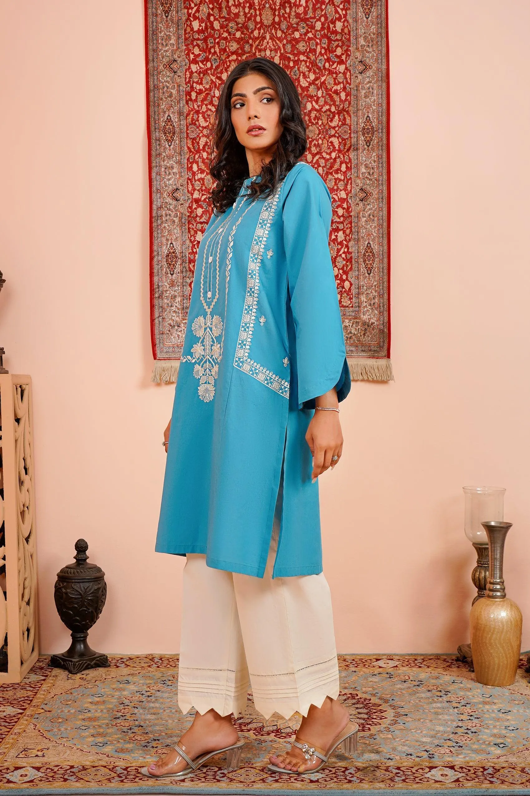 NEUTRALS EMBROIDERED KE-230550