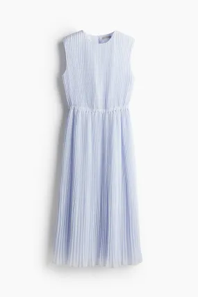 Sleeveless plissé dress - Round neck - Sleeveless - Light blue - Ladies | H&M GB