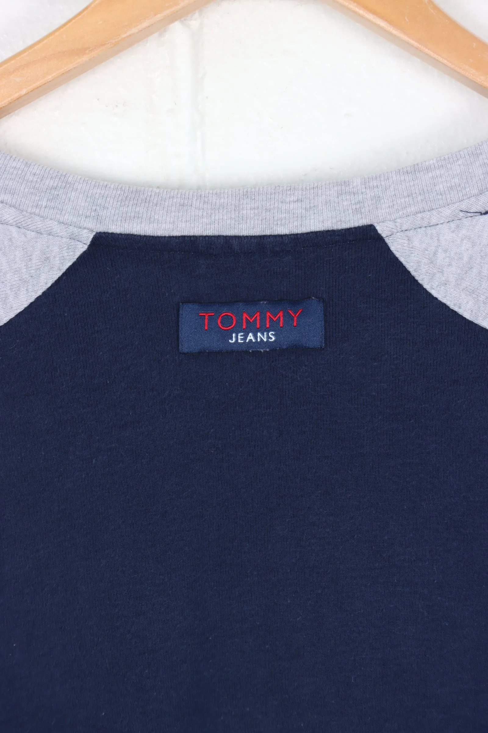 TOMMY HILFIGER Collar Detail Embroidered Long Sleeve T-Shirt (L-XL)